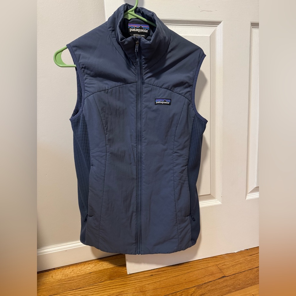 Excellent condition Patagonia Women’s Light Nano-Air Hybrid Vest. size M
